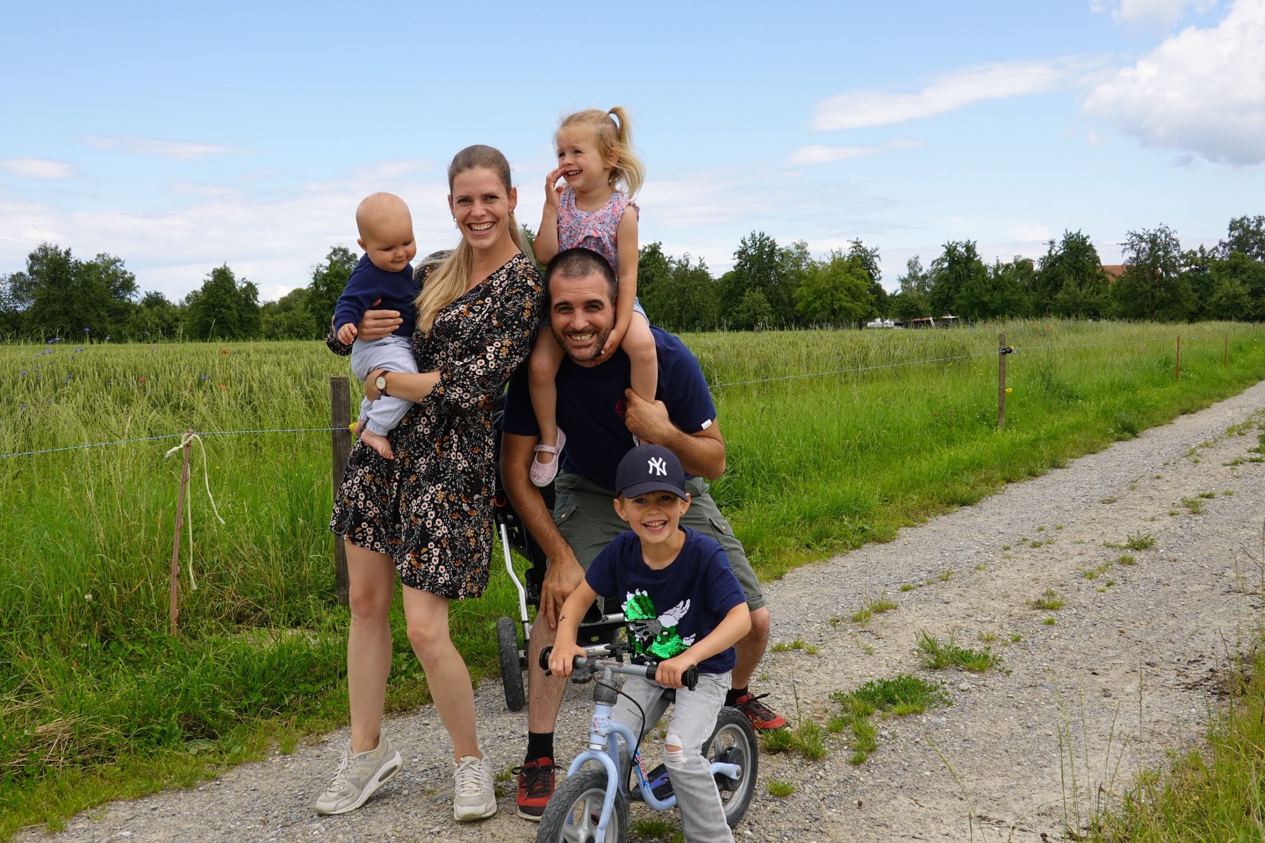 Familie Gemperle mit drei Kindern